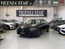Nero cosmo Usata 2024 Mercedes A180 Advanced Tre volumi | 30.700 € (Buon prezzo)