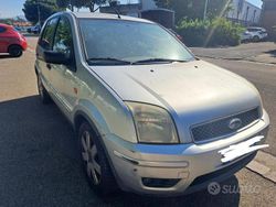 Grigio Usata 2004 Ford Fusion Tre volumi | 1000 € (Ottimo prezzo)