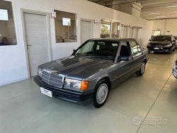 Grigio Usata 1989 Mercedes 190 Tre volumi | 3990 €