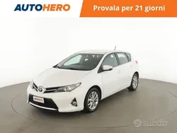 Bianco Usata 2014 Toyota Auris Active Tre volumi | 9799 € (Buon prezzo)