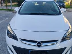 Bianco Usata 2012 Opel Astra Coupé | 4500 € (Molto cara)