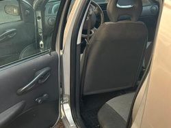 Grigio Usata 2005 Fiat Punto Due volumi | 2000 € (Buon prezzo)