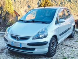 Grigio Usata 2004 Honda Jazz Due volumi | 2599 € (Buon prezzo)