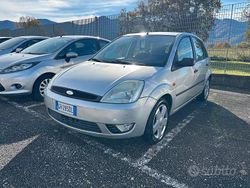 Grigio Usata 2003 Ford Fiesta Tre volumi | 2900 € (Molto cara)