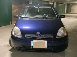 Blu/azzurro Usata 2000 Toyota Yaris Sol Tre volumi | 2850 € (Buon prezzo)