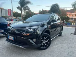 Nero Usata 2016 Toyota RAV4 Lounge SUV | 16.200 € (Buon prezzo)
