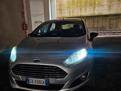 Grigio Usata 2015 Ford Fiesta Due volumi | 4000 € (Ottimo prezzo)