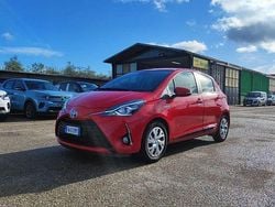 Rosso Usata 2019 Toyota Yaris Hybrid Active Tre volumi | 10.900 € (Ottimo prezzo)