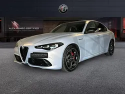 Grigio Nuova 2024 Alfa Romeo Giulia Competizione Tre volumi | 46.950 € (Super prezzo)