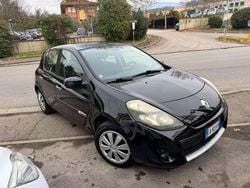 Nero Usata 2010 Renault Clio II Tre volumi | 2901 € (Super prezzo)