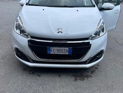 Bianco Usata 2016 Peugeot 208 Due volumi | 10.000 € (Molto cara)