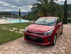Rosso Usata 2017 Kia Rio Tre volumi | 8900 € (Buon prezzo)