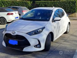 Bianco Usata 2022 Toyota Yaris Active Tre volumi | 15.900 € (Buon prezzo)