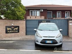 Grigio Usata 2010 Ford Fiesta Titanium Tre volumi | 3150 € (Buon prezzo)