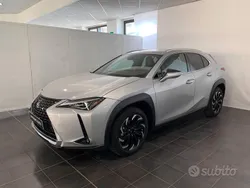 Argento Usata 2019 Lexus UX 250h SUV | 29.900 € (Molto cara)