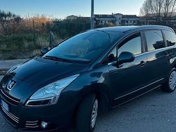 Blu Usata 2013 Peugeot 5008 Monovolume | 4400 €