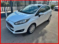Bianco Usata 2015 Ford Fiesta Titanium Tre volumi | 4700 € (Buon prezzo)