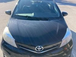 Nero Usata 2013 Toyota Yaris Tre volumi | 6500 € (Molto cara)