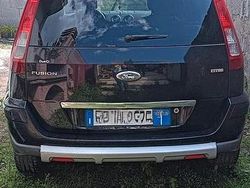 Nero Usata 2011 Ford Fusion Due volumi | 2500 € (Buon prezzo)