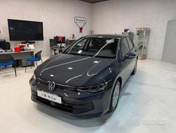 Dolphin grey metallizzato Usata 2025 VW Golf Life Tre volumi | 26.200 € (Ottimo prezzo)