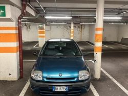 Blu Usata 2001 Renault Clio II Tre volumi | 500 € (Super prezzo)