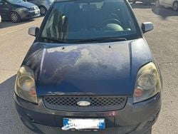 Usata 2006 Ford Fiesta Tre volumi | 1000 € (Super prezzo)