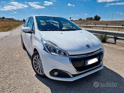 Bianco Usata 2018 Peugeot 208 Allure Due volumi | 8490 € (Buon prezzo)
