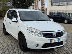 Bianco Usata 2010 Dacia Sandero Ambiance Tre volumi | 2999 € (Buon prezzo)