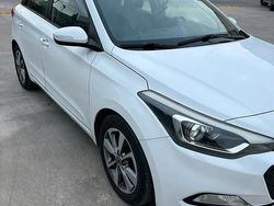Bianco Usata 2017 Hyundai i20 Comfort Tre volumi | 9999 €