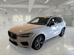 Bianco Usata 2020 Volvo XC60 R-Design SUV | 33.850 € (Buon prezzo)