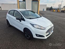 Bianco Usata 2015 Ford Fiesta Tre volumi | 6800 € (Buon prezzo)