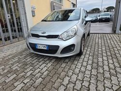 Grigio Usata 2014 Kia Rio City Tre volumi | 4900 € (Ottimo prezzo)