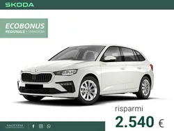 Bianco magnolia Nuova 2025 Skoda Scala Selection Due volumi | 21.400 € (Buon prezzo)