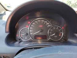 Rosso Usata 2005 Peugeot 1007 Monovolume | 2900 € (Buon prezzo)