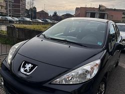 Nero Usata 2010 Peugeot 207 Tre volumi | 6000 € (Molto cara)