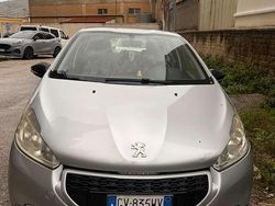 Grigio Usata 2013 Peugeot 208 Access Due volumi | 2300 € (Super prezzo)