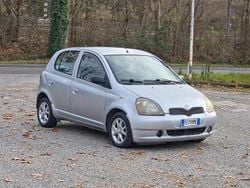 Grigio Usata 2003 Toyota Yaris Sol Tre volumi | 1200 € (Ottimo prezzo)