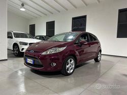 Rosso Usata 2011 Ford Fiesta Titanium Tre volumi | 4900 € (Buon prezzo)