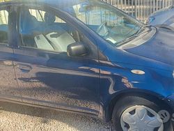 Blu Usata 2000 Toyota Yaris Tre volumi | 1100 € (Buon prezzo)