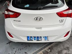 Bianco Usata 2015 Hyundai i30 Comfort Tre volumi | 6500 € (Buon prezzo)