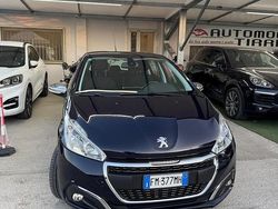 Nero Usata 2017 Peugeot 208 Allure Due volumi | 7990 € (Molto cara)