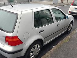 Grigio Usata 1999 VW Golf IV Tre volumi | 2500 € (Molto cara)