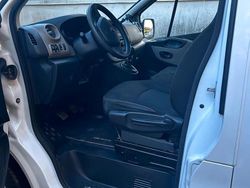 Bianco Usata 2018 Renault Traffic Tre volumi | 21.000 €