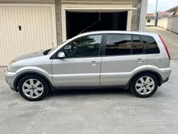 Usata 2009 Ford Fusion Titanium Tre volumi | 2900 € (Buon prezzo)