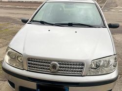 Grigio Usata 2008 Fiat Punto Due volumi | 2500 € (Cara)