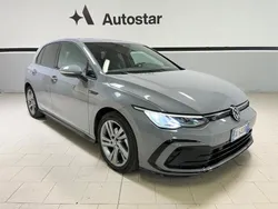 Grigio Usata 2022 VW Golf VIII R-line Tre volumi | 22.900 € (Buon prezzo)