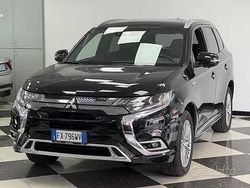 Nero Usata 2019 Mitsubishi Outlander P-HEV Instyle Station wagon | 24.990 €