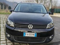 Nero Usata 2015 VW Touran Highline Monovolume | 10.600 € (Cara)