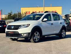 Bianco Usata 2014 Dacia Sandero Stepway Due volumi | 7500 € (Buon prezzo)