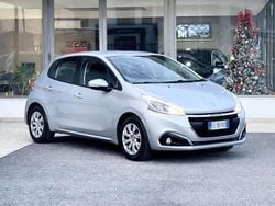 Grigio Usata 2016 Peugeot 208 Due volumi | 7700 € (Ottimo prezzo)